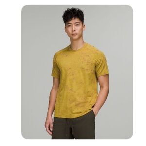 Lululemon Men’s Metal Vent Tech Short Sleeve Shirt 2.0 - Auric Gold, XL
